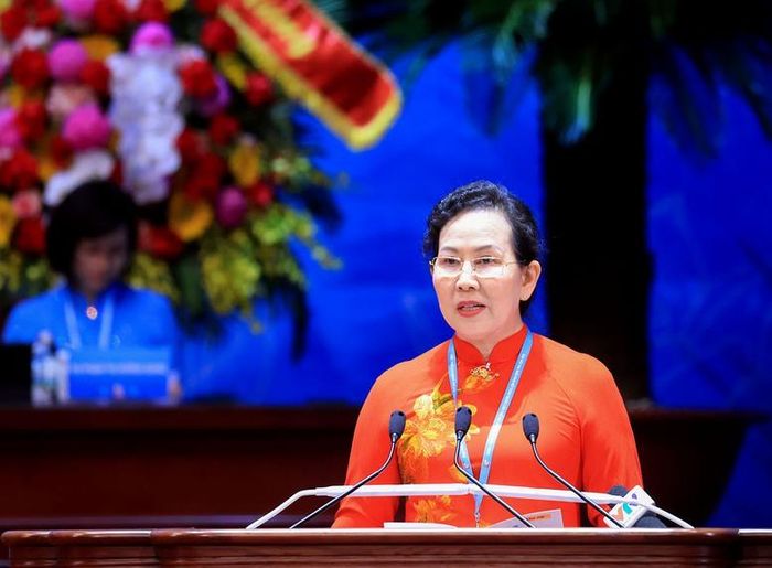 Đồng chí Lê Thị Thủy, Phó Chủ tịch Ủy ban Trung ương MTTQ Việt Nam, Chủ tịch Hội Liên hiệp Phụ nữ Việt Nam phát biểu khai mạc Đại hội - Ảnh: BTC
