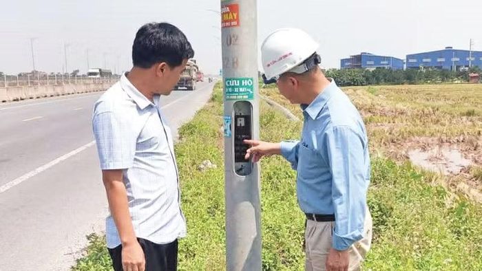 Nhiều cột điện chiếu sáng trên tuyến đường nối cao tốc Hà Nội-Hải Phòng với cao tốc cầu Giẽ Ninh Bình (đoạn qua địa phận tỉnh Hưng Yên) bị kẻ gian trộm cắp tài sản.