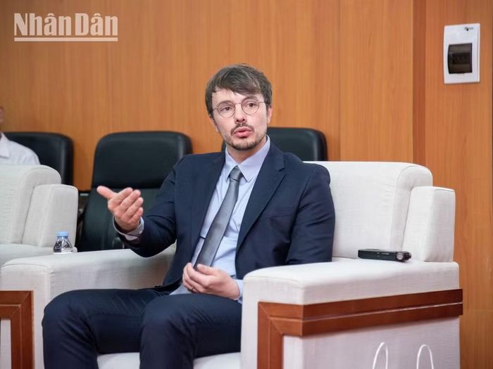 Ông Clément Fabre, Quản lý dự án, chia sẻ từ góc nhìn của chuyên gia bảo tàng học Pháp. (Ảnh: MINH DUY)