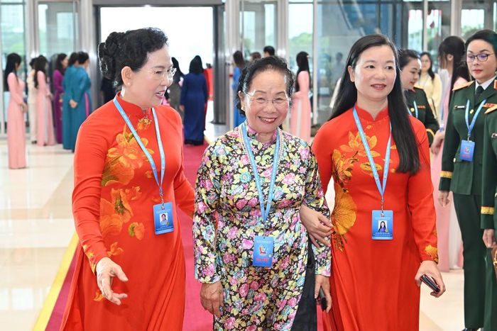 Nguyên Phó Chủ tịch nước Nguyễn Thị Doan tới dự Đại hội.