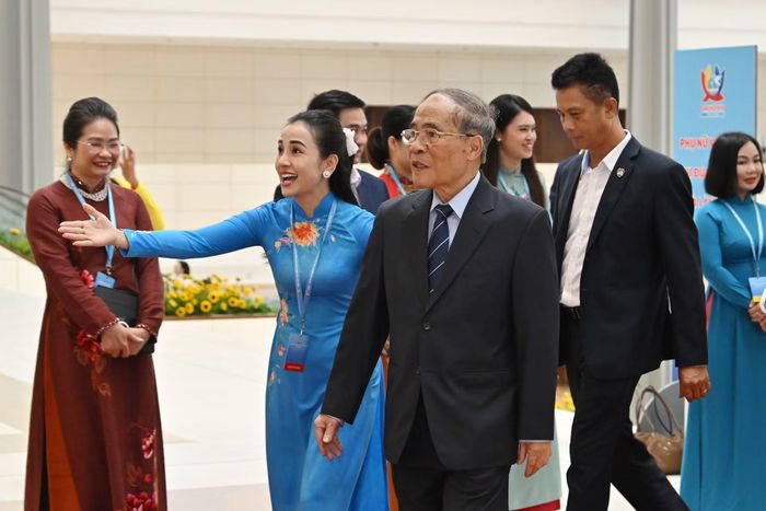 Nguyên Chủ tịch Quốc hội Nguyễn Sinh Hùng tới dự Đại hội.