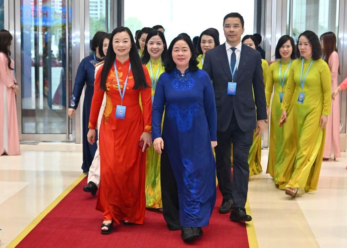 Ủy viên Bộ Chính trị, Bí thư Trung ương Đảng, Chủ tịch Ủy ban Trung ương Mặt trận Tổ quốc Việt Nam Bùi Thị Minh Hoài tới dự Đại hội.