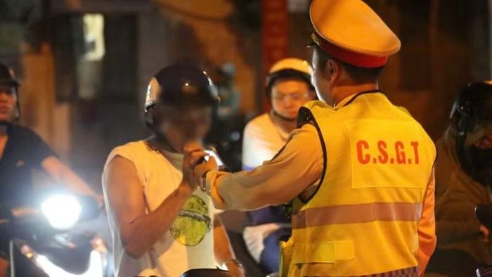 Chỉ trong 7 ngày, lực lượng Cảnh sát giao thông Hà Nội phát hiện, xử lý 1.267 trường hợp vi phạm nồng độ cồn.