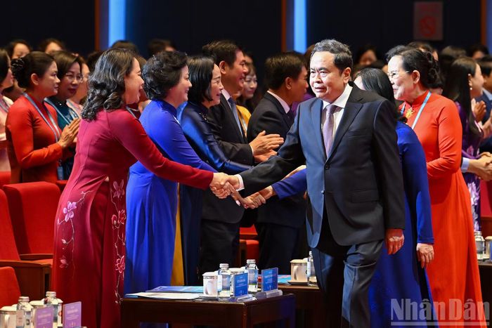 Chủ tịch Quốc hội Trần Thanh Mẫn với các đại biểu tham dự Đại hội.