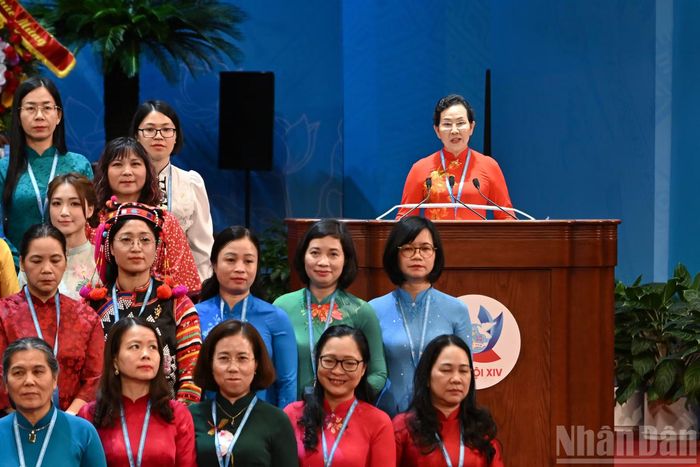 Chủ tịch Hội Liên hiệp Phụ nữ Việt Nam Lê Thị Thủy thay mặt Ban Chấp hành Trung ương Hội Liên hiệp Phụ nữ Việt Nam khóa XIV phát biểu nhận nhiệm vụ.