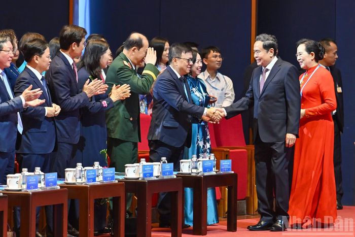 Chủ tịch Quốc hội Trần Thanh Mẫn với các đại biểu tham dự Đại hội.