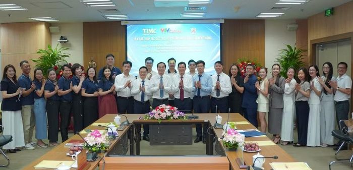 Các đại biểu chụp ảnh chung tại Lễ ký kết.