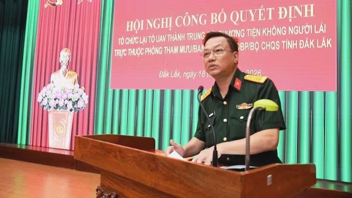 Đại tá Nguyễn Văn Hòa, Chỉ huy trưởng Bộ Chỉ huy Quân sự tỉnh Đắk Lắk phát biểu chỉ đạo tại hội nghị.