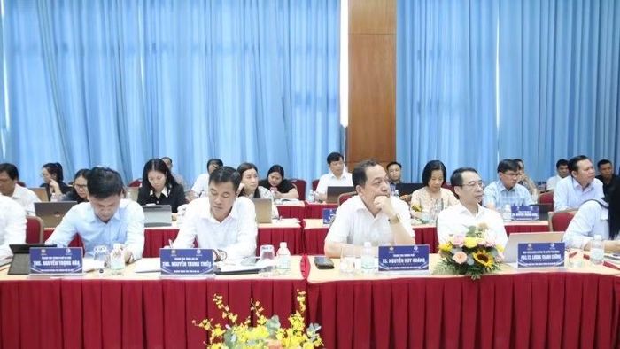 Các đại biểu tham dự hội thảo.
