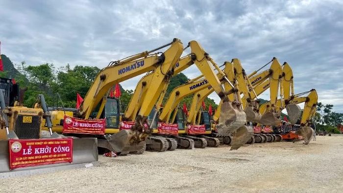 Các thiết bị máy móc sẵn sàng thi công dự án.