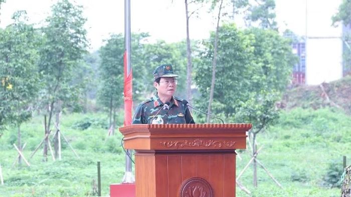Đại tướng Nguyễn Tân Cương, Ủy viên Trung ương Đảng, Ủy viên Thường vụ Quân ủy Trung ương, Tổng Tham mưu trưởng, Thứ trưởng Quốc phòng phát biểu tại buổi diễn tập.