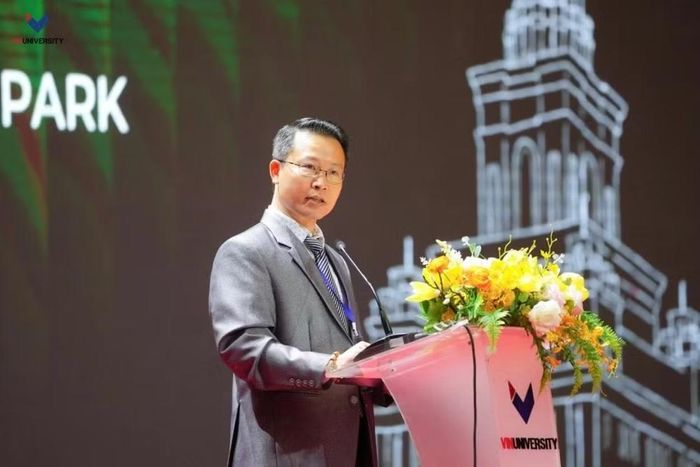 Giáo sư Phan Mạnh Hưởng phát biểu chào mừng. (Ảnh: VinUni)