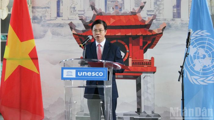 Thứ trưởng Ngoại giao Ngô Lê Văn, Chủ tịch Ủy ban Quốc gia Việt Nam về UNESCO phát biểu tại chương trình.
