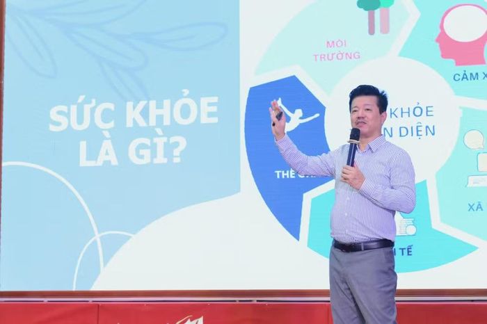 Ông Vũ Mạnh Cường, Giám đốc Trung tâm Truyền thông-Giáo dục sức khỏe Trung ương chia sẻ tại chương trình.