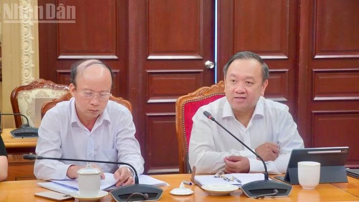Thủ trưởng Bộ Tư lệnh Thành phố Hồ Chí Minh tại buổi làm việc.