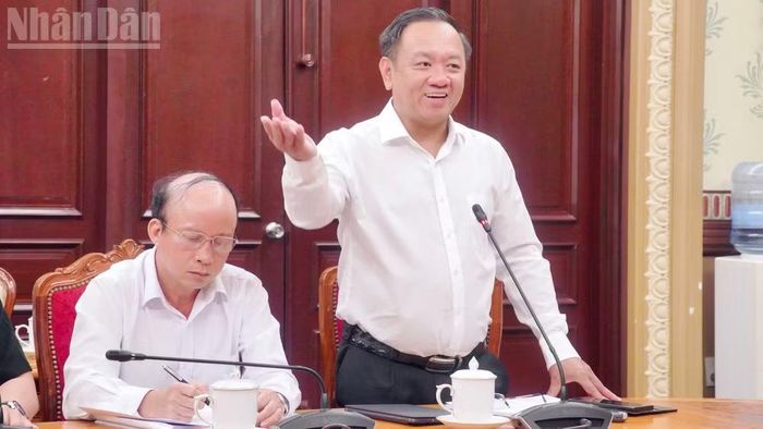 Thiếu tướng Nguyễn Thành Trung, Chính ủy Bộ Tư lệnh Thành phố Hồ Chí Minh, Phó Trưởng Ban Thường trực, Ban Chỉ đạo 515 thành phố phát biểu.