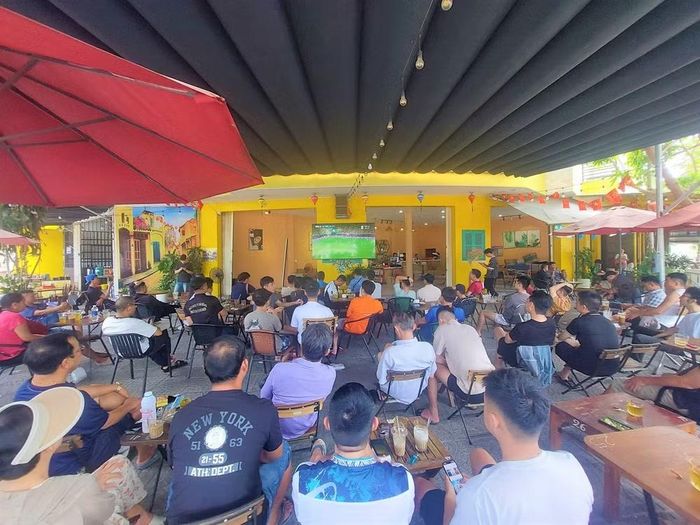 Không khí World Cup 2026 sôi động trên đường phố, các cơ sở dịch vụ và trong từng ngôi nhà người dân Đà Nẵng. (Ảnh: NGUYÊN KHANG)