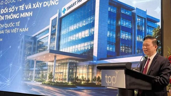 Phó Giáo sư, Tiến sĩ, Thầy thuốc Nhân dân Trần Quý Tường phát biểu tại hội thảo.