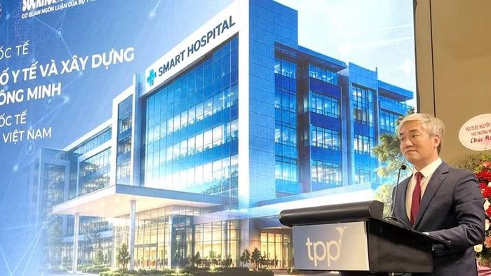 Nhà báo Trần Tuấn Linh, Tổng Biên tập Báo Sức khỏe và Đời sống phát biểu tại hội thảo.