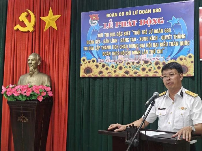 Thủ trưởng Lữ đoàn 680 Vùng 3 Hải quân phát biểu chỉ đạo tại lễ phát động.