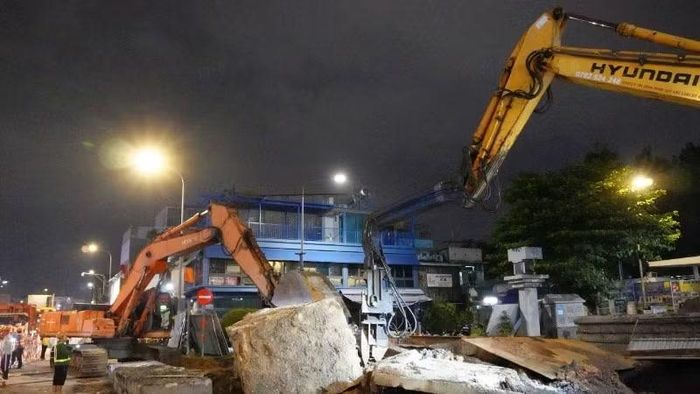 Thi công hạ tầng kỹ thuật, tuyến metro số 2 (Bến Thành-Tham Lương) đoạn nhà ga Bảy Hiền. (Ảnh: VÕ LÊ)