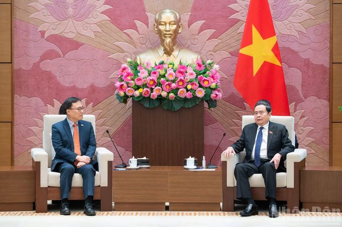 Chủ tịch Quốc hội Trần Thanh Mẫn phát biểu tại cuộc tiếp Đại sứ Hàn Quốc tại Việt Nam Choi Young Sam.