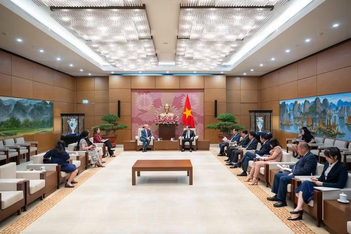 Chủ tịch Quốc hội Trần Thanh Mẫn tiếp Đại sứ Canada tại Việt Nam Jim Nickel. (Ảnh: Duy Linh)