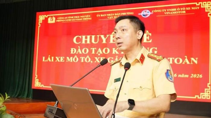 Đại tá Phạm Việt Công, Phó Cục trưởng Cảnh sát giao thông phát biểu tại chương trình.