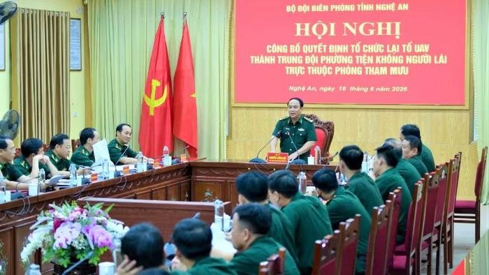 Đại tá Nguyễn Công Lực, Chỉ huy trưởng Ban Chỉ huy Bộ đội Biên phòng tỉnh Nghệ An chủ trì hội nghị.