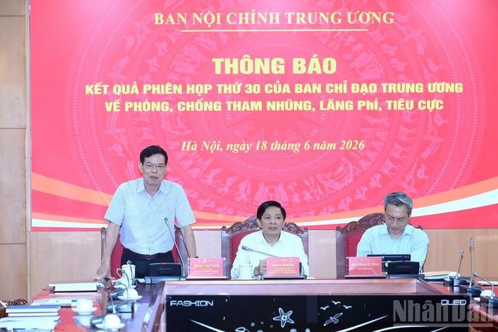  Đồng chí Triệu Tài Vinh định hướng một số vấn đề về công tác tuyên truyền, giáo dục về cần, kiệm, liêm, chính, chí công vô tư. (Ảnh: ĐĂNG KHOA) 