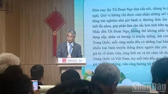 Tham tán Đại sứ quán Trung Quốc tại Việt Nam Điền Khởi Nho phát biểu.