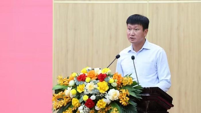 Đồng chí Trần Huy Tuấn, Ủy viên Trung ương Đảng, Bí thư Tỉnh ủy Ninh Bình phát biểu tại hội nghị.