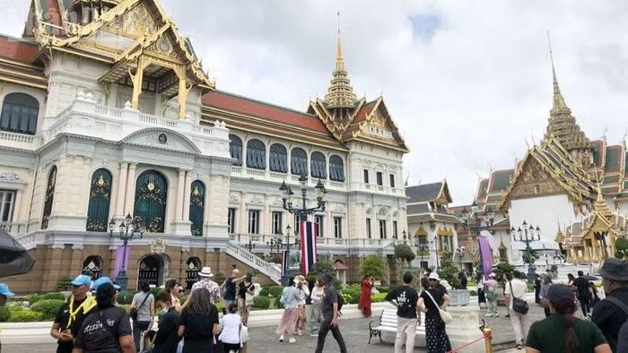 Hoàng cung Thái Lan tráng lệ thu hút du khách ghé thăm. (Ảnh: XUÂN SƠN)