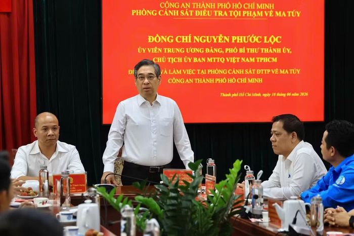 Đồng chí Nguyễn Phước Lộc ghi nhận và biểu dương những nỗ lực, thành tích của cán bộ, chiến sĩ Phòng Cảnh sát điều tra tội phạm về ma túy.