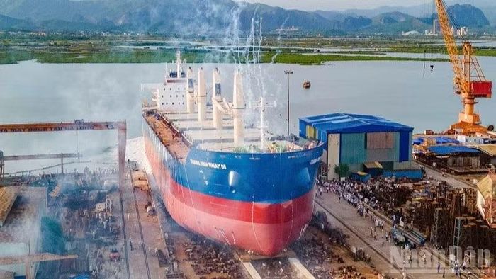 Con tàu 45.000DWT số 2 được triển khai trong giai đoạn Công ty Đóng tàu Hạ Long gặp rất nhiều khó khăn, từ nhân sự điều hành đến người lao động.
