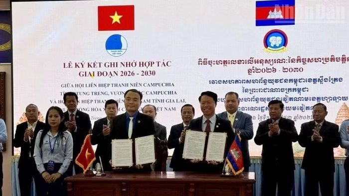 Hội Liên hiệp Thanh niên Việt Nam tỉnh Gia Lai và Hội Liên hiệp Thanh niên tỉnh Stung Treng ký kết bản ghi nhớ hợp tác giai đoạn 2026-2030. (Ảnh: HUY VŨ)