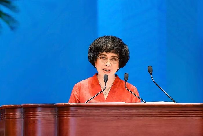 Anh hùng Lao động Thái Hương, Chủ tịch Hiệp hội Nữ doanh nhân Việt Nam, Nhà sáng lập - Chủ tịch Hội đồng chiến lược Tập đoàn TH phát biểu tại Đại hội.