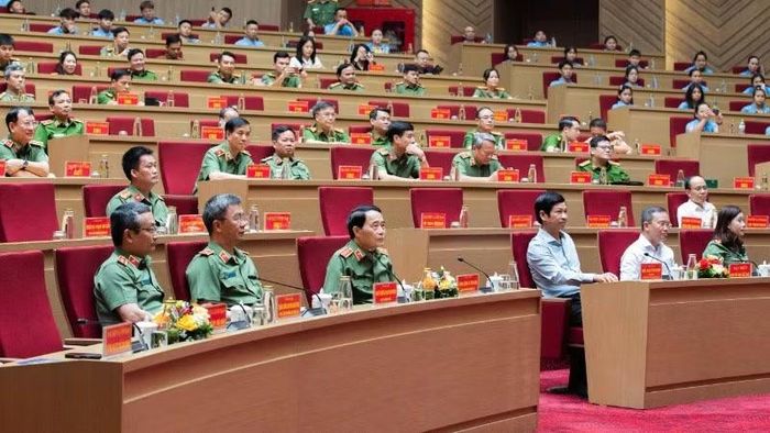 Các đại biểu dự buổi lễ.