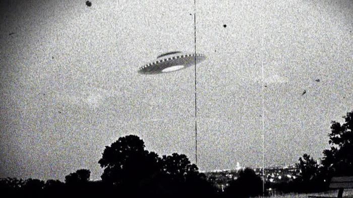 Bức ảnh về cuộc chạm trán UFO ở vùng Westall của TP Melbourne, bang Victoria - Úc, nơi hơn 200 học sinh và giáo viên tại hai trường công lập báo cáo đã chứng kiến một vật thể bay lao xuống cánh đồng hoang gần đó Ảnh: AAP