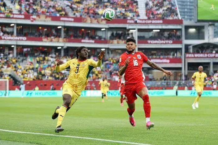 Panama (phải) chơi khá tốt nhưng trả giá vì thiếu bản lĩnh ở thời khắc quyết định