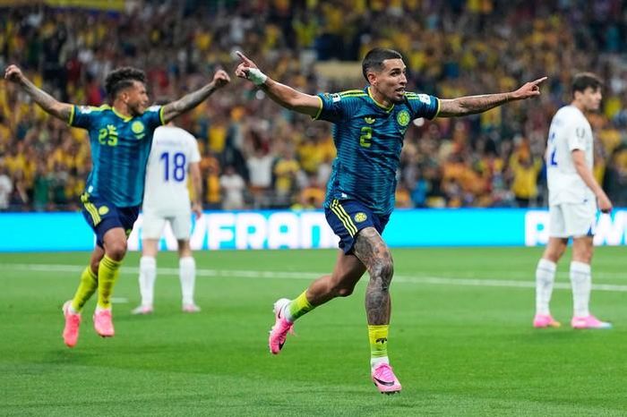 Giữa nỗ lực tìm về 1 điểm trước Colombia, Uzbekistan nhận bàn thua thứ 3 ở phút bù giờ cuối cùng
