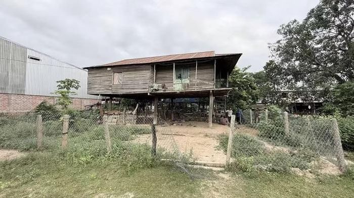 Nhà sàn của ông N.Đ, nơi xảy ra vụ án mạng.