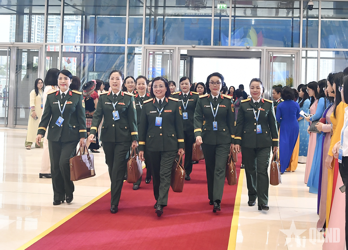 Các đại biểu Phụ nữ Quân đội tự tin, phấn khởi tham dự Đại hội đại biểu Phụ nữ toàn quốc lần thứ XIV.