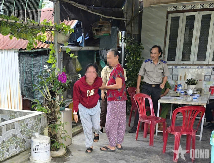 Những vụ cưỡng chế giao con luôn để lại nỗi đau xót. Ảnh: Phòng Thi hành án dân sự Khu vực 2 tỉnh Khánh Hòa cung cấp 