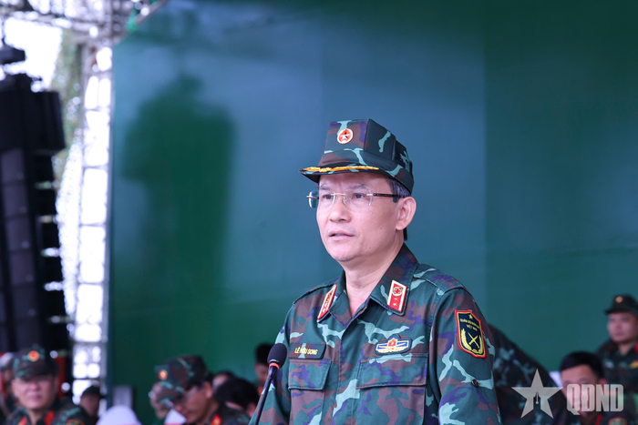  Trung tướng, GS, TS Lê Hữu Song, Giám đốc Bệnh viện Trung ương Quân đội 108 phát biểu tại diễn tập.