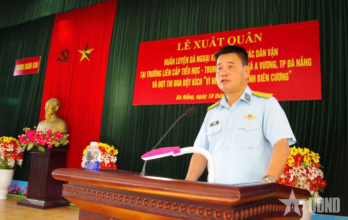 Đại tá Hoàng Đạo, Bí thư Đảng ủy, Chính ủy Trung đoàn Không quân 930 phát biểu.
