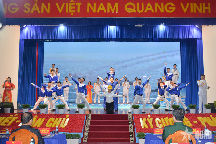  Chương trình văn nghệ chào mừng.