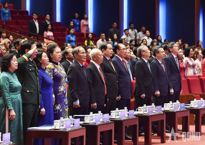 Các đồng chí lãnh đạo, nguyên lãnh đạo Đảng, Nhà nước và các đại biểu dự Đại hội.