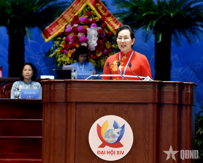 Đồng chí Lê Thị Thủy, Ủy viên Trung ương Đảng, Phó chủ tịch Ủy ban Trung ương MTTQ Việt Nam, Chủ tịch Hội LHPN Việt Nam, phát biểu khai mạc phiên trọng thể Đại hội.