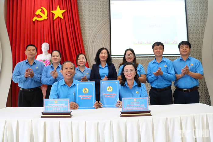  Lãnh đạo Liên đoàn Lao động TP Cần Thơ và Lâm Đồng ký kết Chương trình phối hợp giai đoạn 2026-2031 nhằm tăng cường chăm lo đoàn viên, người lao động. 